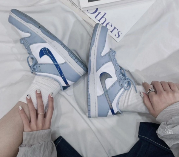 Giay Nike Dunk Low 'Blue Lenticular' FJ4668-400