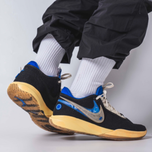 Giay Nike LeBron 20 'Uninterrupted Speak Your Truth' FN0941-001