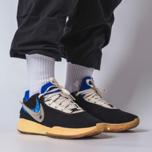 Giay Nike LeBron 20 'Uninterrupted Speak Your Truth' FN0941-001