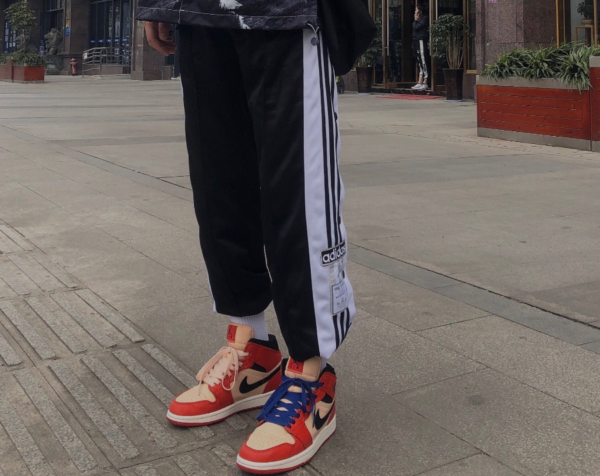 Giay Nike Air Jordan 1 Mid SE GS 'Team Orange' BQ6931-800