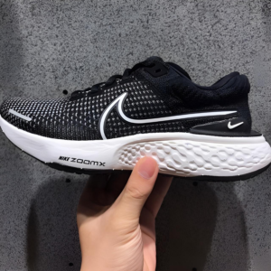Giay Nike ZoomX Invincible Run Flyknit 'Black White' DC9993-001