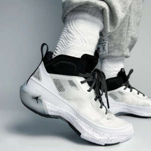 Giay Nike Jordan 37 'Oreo' DV0747-108