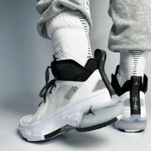 Giay Nike Jordan 37 'Oreo' DV0747-108