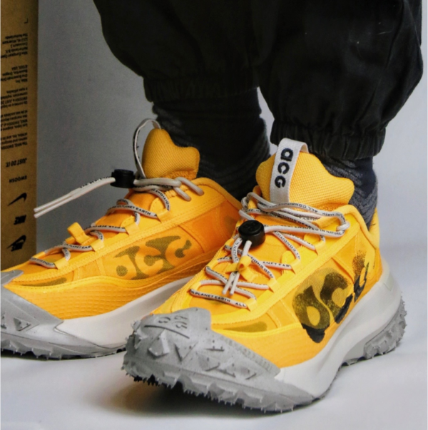 Giay Nike ACG Mountain Fly 2 Low 'Laser Orange' DV7903-800