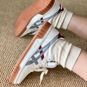 Giay Asics Court Mz Arthurs 'White Gray Red' 1203A127-107