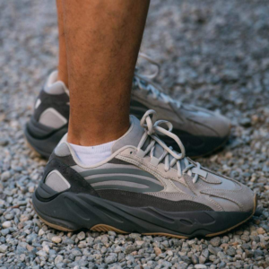 Giay Adidas Yeezy Boost 700 V2 'Tephra' FU7914