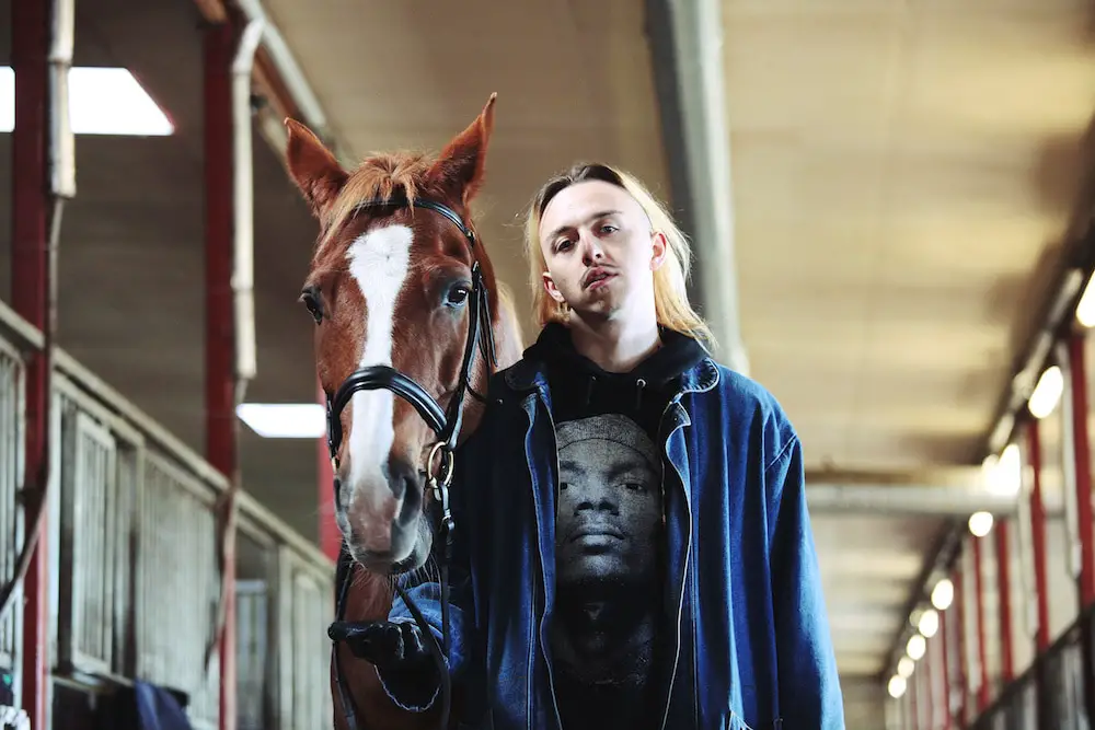 MSCHF x Crocs Big Yellow Boots chiếm trọn spotlight tại Paris Fashion Week Hinh anh 4: MSCHF x Crocs Big Yellow Boots chiem tron spotlight tai Paris Fashion Week