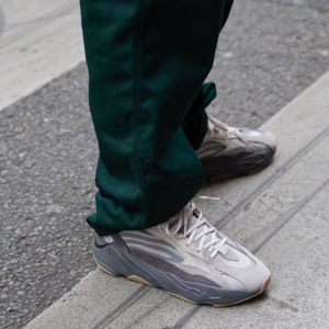 Giay Adidas Yeezy Boost 700 V2 'Tephra' FU7914