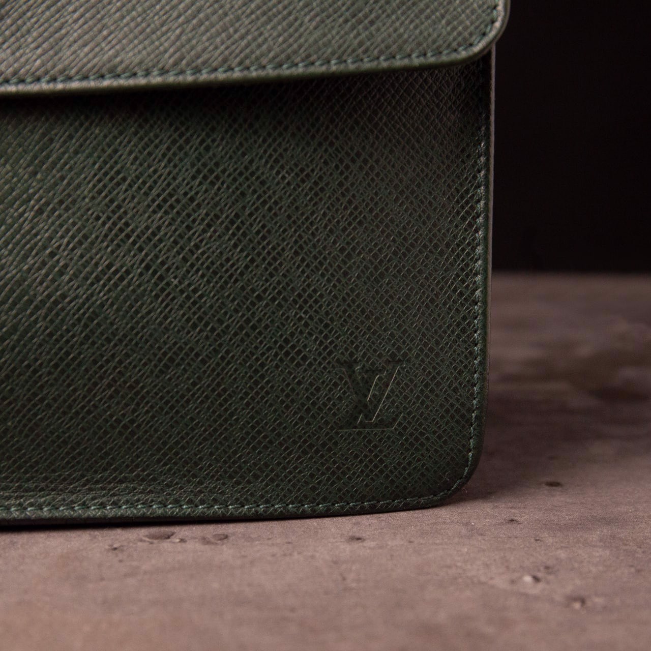 Điểm qua các loại da phổ biến được dùng cho các sản phẩm của Louis Vuitton Hinh anh 3: Diem qua cac loai da pho bien duoc dung cho cac san pham cua Louis Vuitton