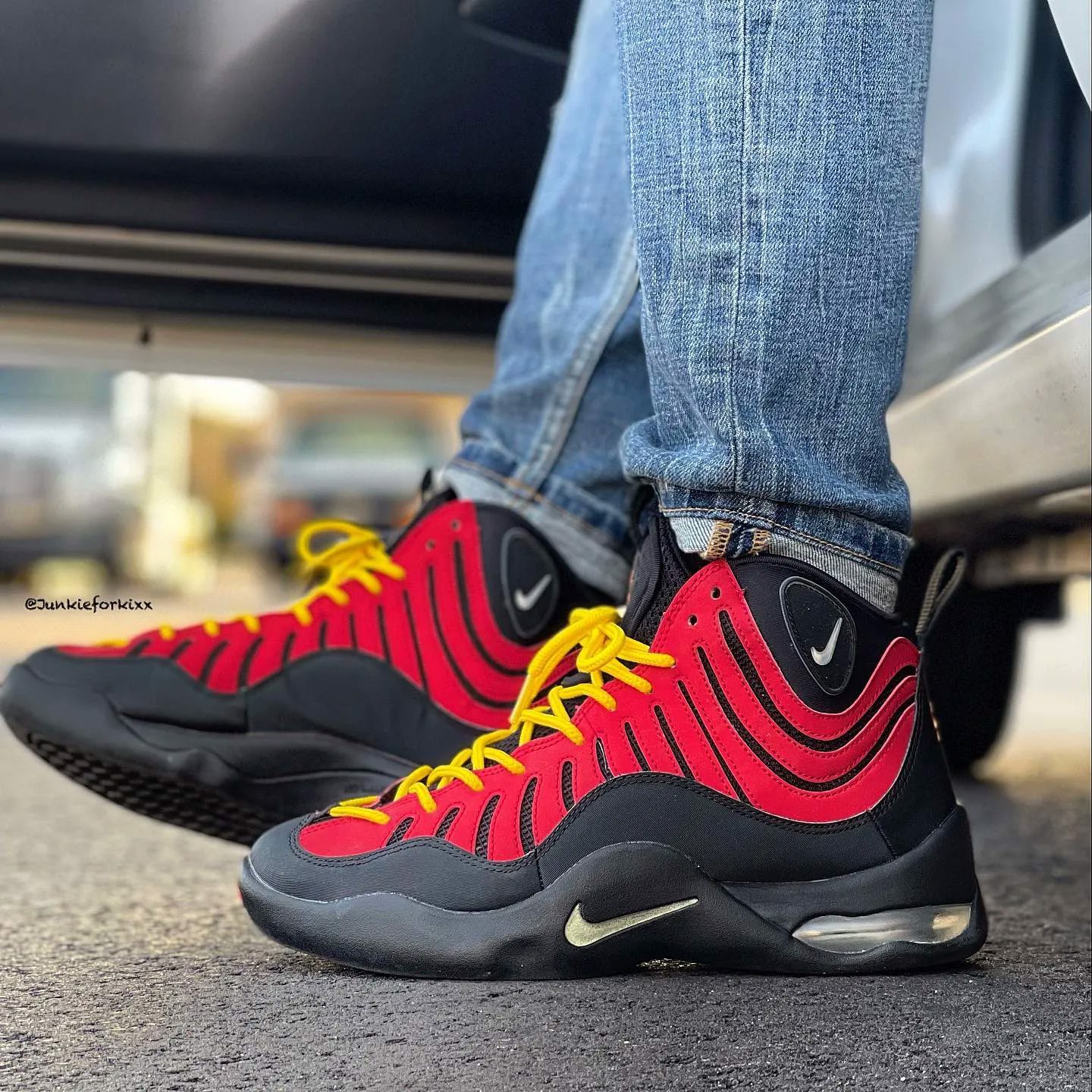 Điểm qua 5 mẫu giày thể thao gây tranh cãi nhất trong lịch sử Hinh anh 6: Diem qua 5 mau giay the thao gay tranh cai nhat trong lich su