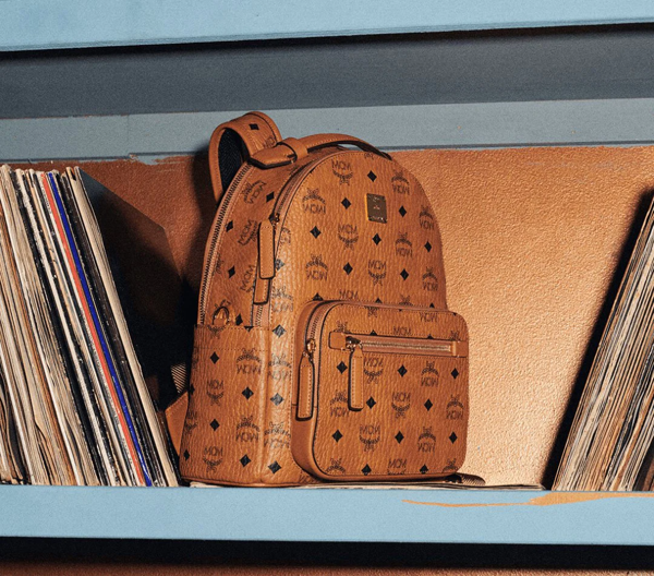 Những điều cần biết về thương hiệu thời trang MCM và sức hút của họa tiết Monogram Hinh anh 1: Nhung dieu can biet ve thuong hieu thoi trang MCM va suc hut cua hoa tiet Monogram