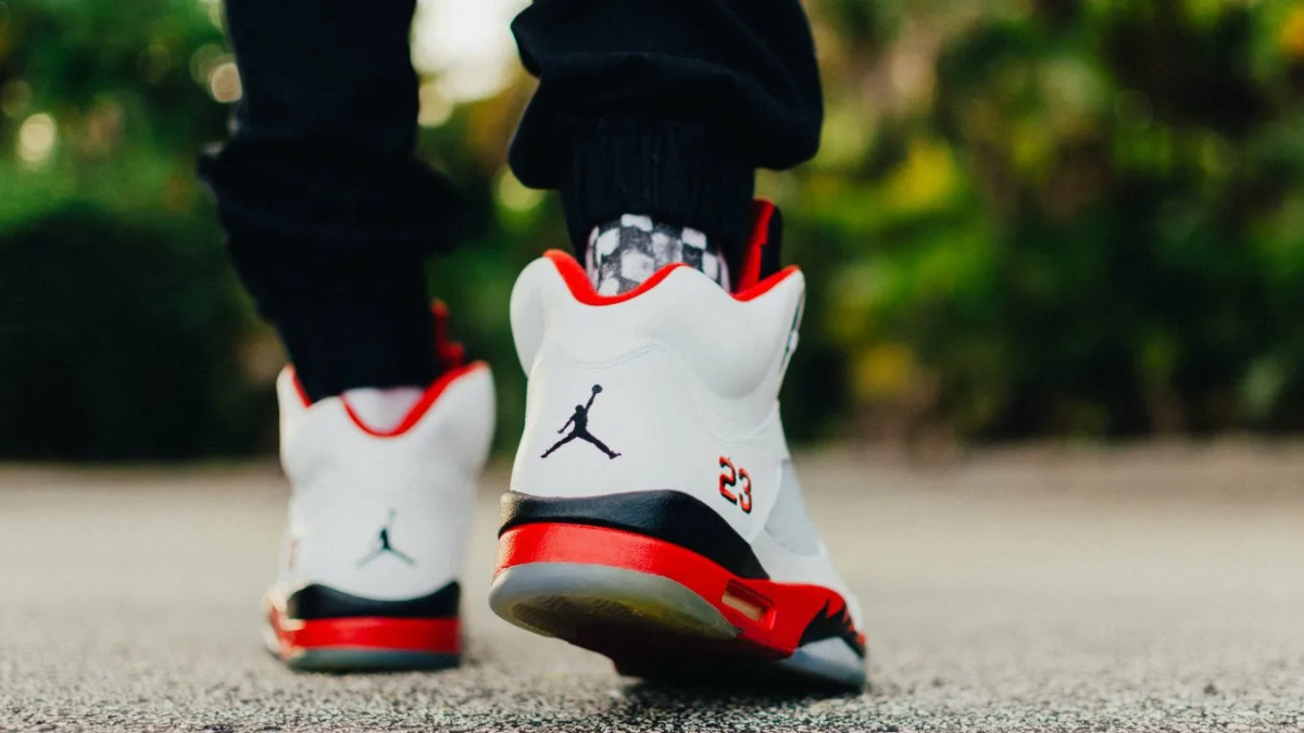 7 điểm cần lưu ý nhất để nhận biết 1 đôi giày Air Jordan chính hãng Hinh anh 1: 7 diem can luu y nhat de nhan biet 1 doi giay Air Jordan chinh hang