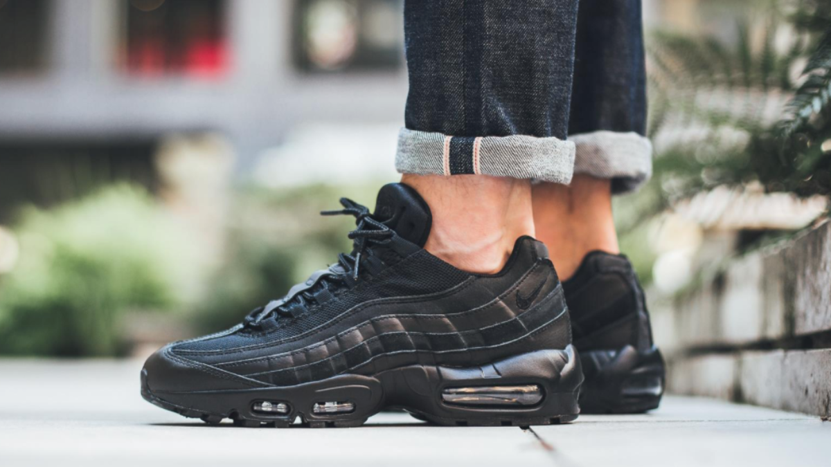 Hinh anh 1: Chiem nguong cac phien ban khac nhau Nike Air Max 95 "Triple Black"