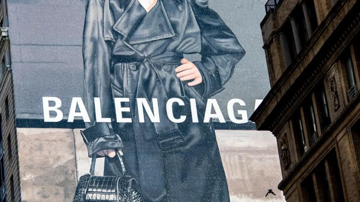 Hậu Scandal bị tẩy chay, Balenciaga đang làm gì trước nguy cơ phá sản? Hinh anh 4: Hau Scandal bi tay chay, Balenciaga dang lam gi truoc nguy co pha san?
