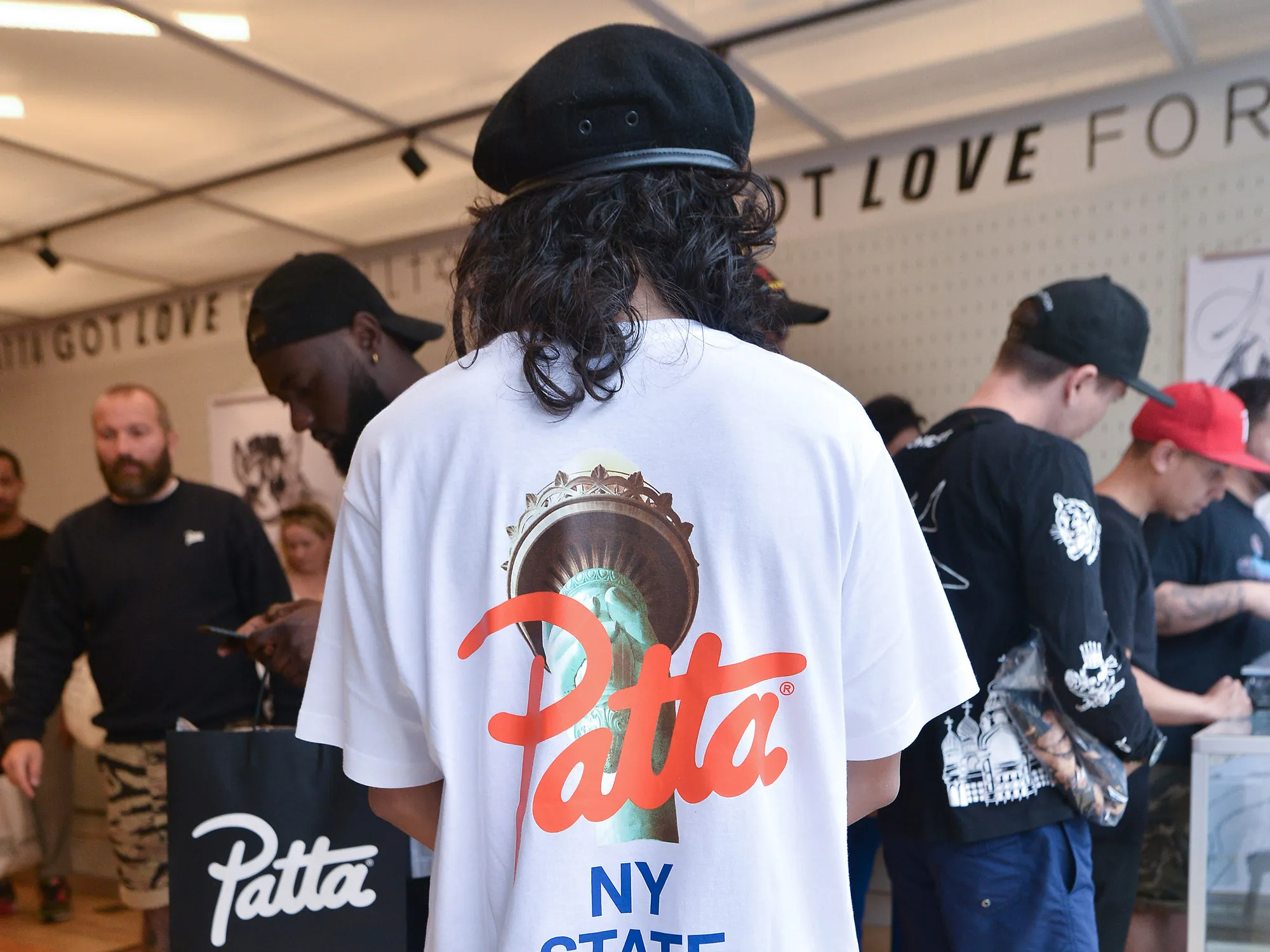 Hinh anh 2: Patta: Su ket hop doc dao giua thoi trang va van hoa duong pho