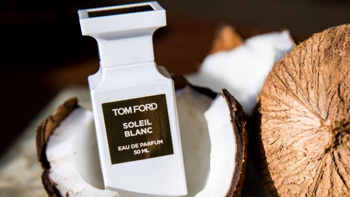 Lạc vào kỳ nghỉ xa xỉ với 11 chai nước hoa hương dừa cao cấp Hinh anh 3: Lac vao ky nghi xa xi voi 11 chai nuoc hoa huong dua cao cap