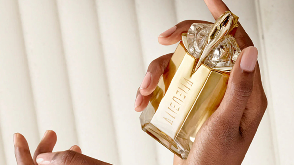 Lạc vào kỳ nghỉ xa xỉ với 11 chai nước hoa hương dừa cao cấp Hinh anh 5: Lac vao ky nghi xa xi voi 11 chai nuoc hoa huong dua cao cap