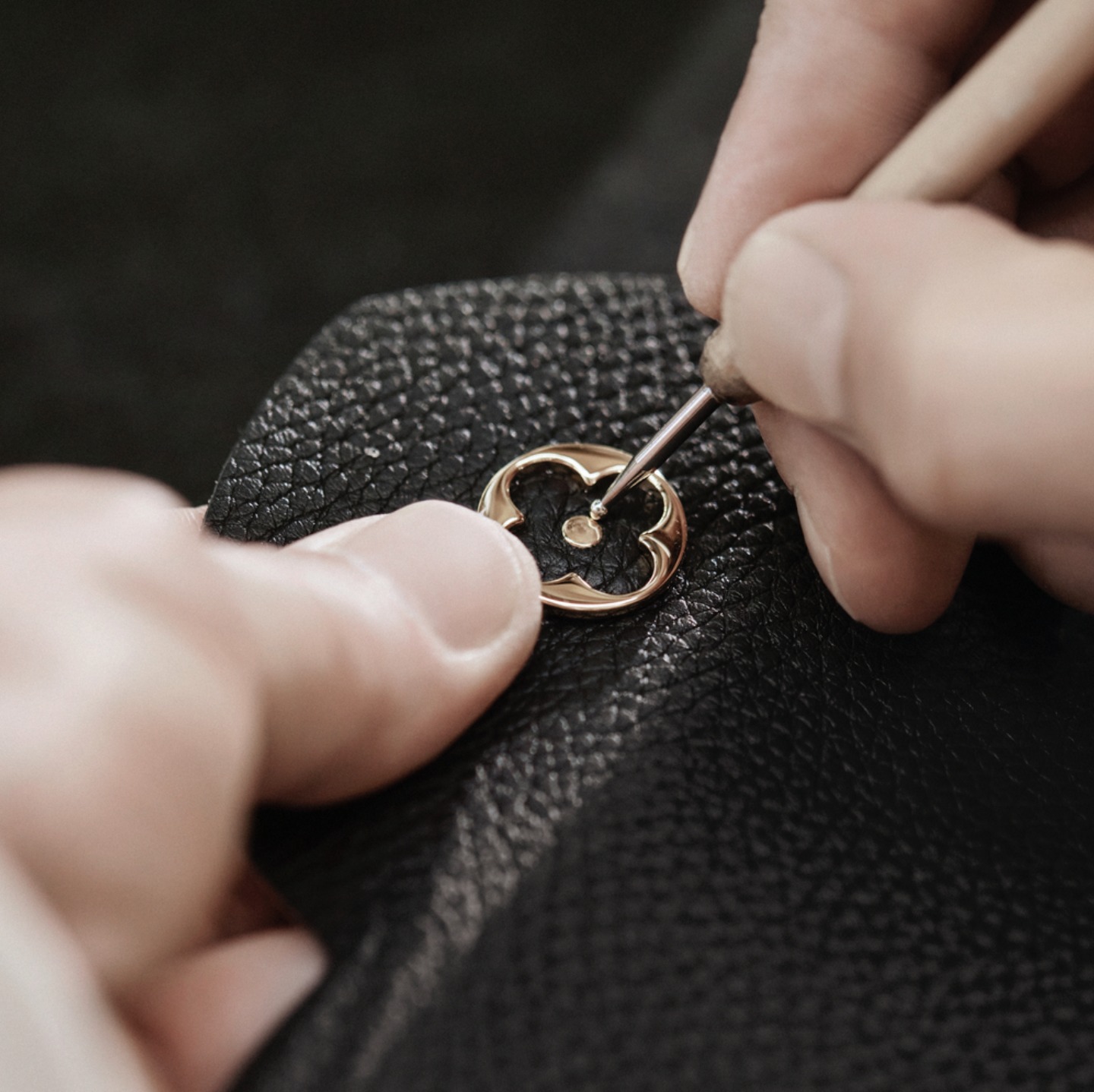 Louis Vuitton Capucines: Vẻ đẹp cổ điển xen lẫn nét nữ tính mềm mại Hinh anh 3: Louis Vuitton Capucines: Ve dep co dien xen lan net nu tinh mem mai