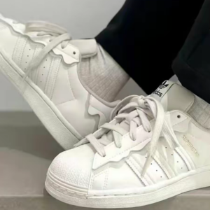 Giay Adidas Originals Superstar Sneakers 'Creamy' GW4441