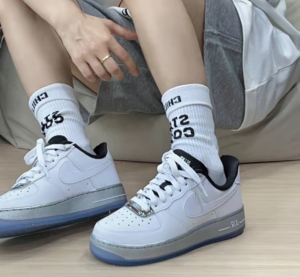 Giay Nike Air Force 1 '07 SE 'White Metallic Silver' DX6764-100