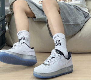 Giay Nike Air Force 1 '07 SE 'White Metallic Silver' DX6764-100