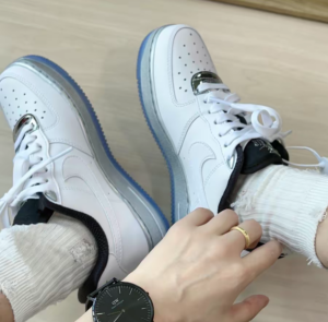 Giay Nike Air Force 1 '07 SE 'White Metallic Silver' DX6764-100