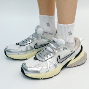 Giay Nike V2K Run 'Summit White Metallic Silver' FD0736-100