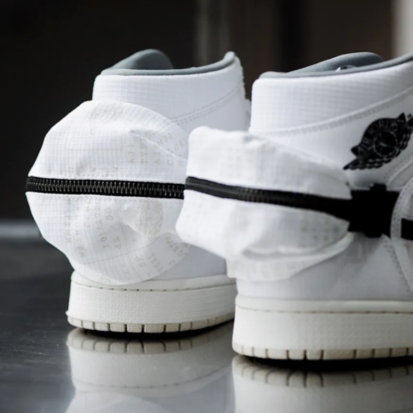 Giay Nike Air Jordan 1 Retro High Utility 'White Black' DO8727-100