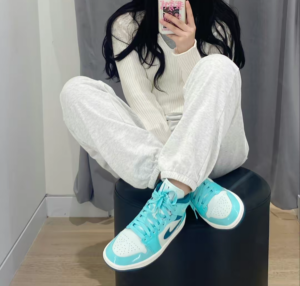 Giay Nike Air Jordan 1 Mid 'Bleached Turquoise' DZ3745-300