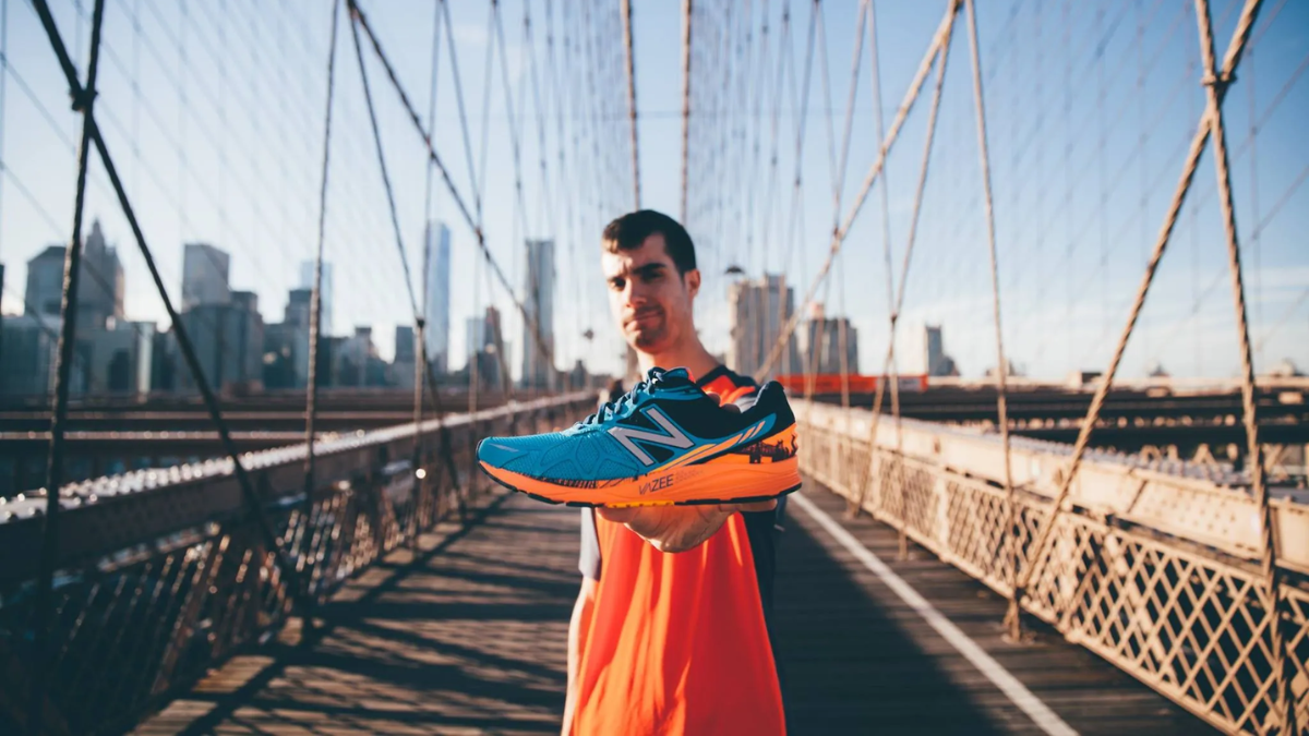 Hinh anh 1: So luoc ve lich su thuong hieu giay co dien New Balance