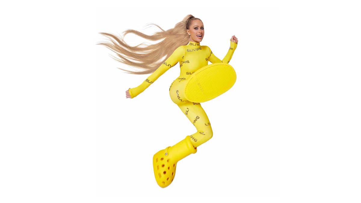 Hinh anh 4: Paris Hilton va MSCHF x Crocs Big Yellow Boots