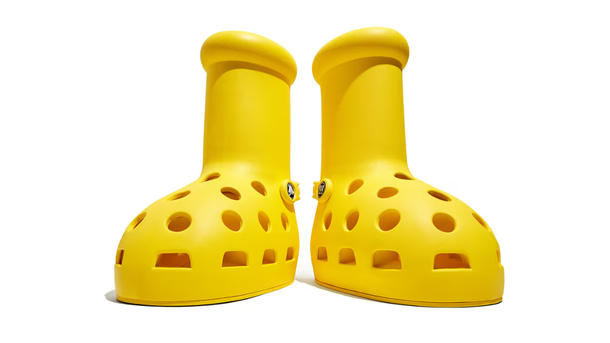 Hinh anh 5: Paris Hilton va MSCHF x Crocs Big Yellow Boots