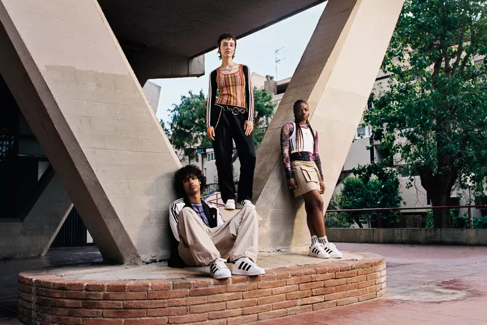 Cùng ngắm nhìn ADIDAS SUPERSTAR XLG: Một cải tiến mới Hinh anh 2: Cung ngam nhin ADIDAS SUPERSTAR XLG: Mot cai tien moi