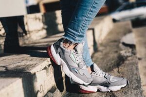 Giay Adidas Falcon 'Grey Maroon' D96698