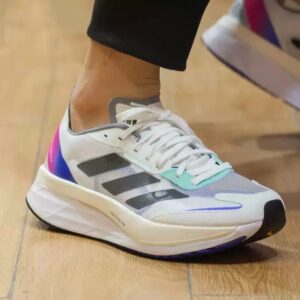 Giay Adidas Adizero Boston 11 'White Lucid Blue Fuchsia' HQ3693