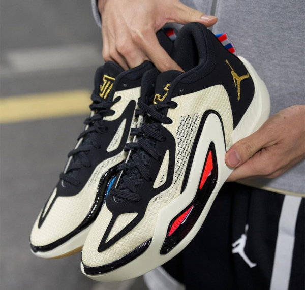 Giay Nike Air Jordan Tatum 1 'Barbershop' DX5571-180