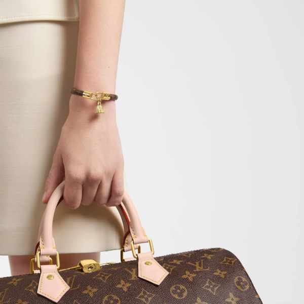 Vong Tay Louis Vuitton Alma Charm 'Brown' M6220E