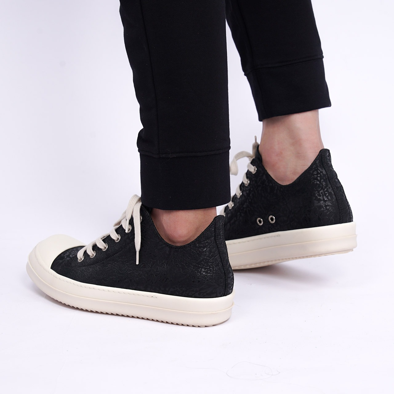 Các bản hợp tác Sneaker đầy đột phá của hãng Rick Owens Hinh anh 6: Cac ban hop tac Sneaker day dot pha cua hang Rick Owens