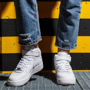 Giay Nike Air Force 1 Mid LE 'Triple White' DH2933-111