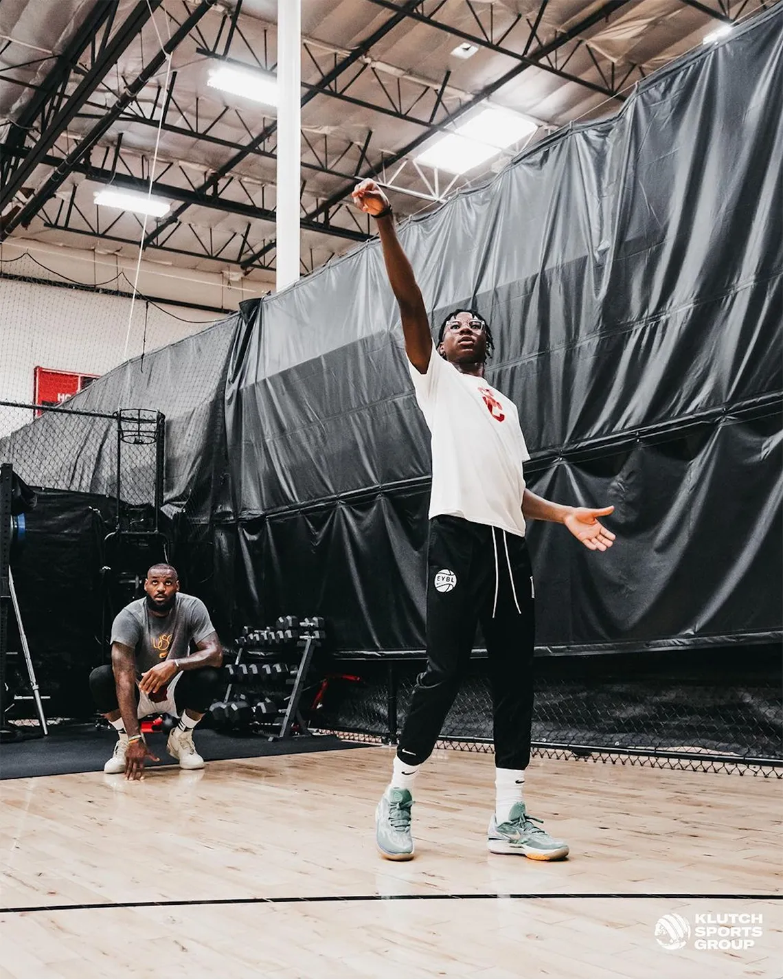 Hinh anh 6: LeBron James ra mat phien ban Nike LeBron 21 moi