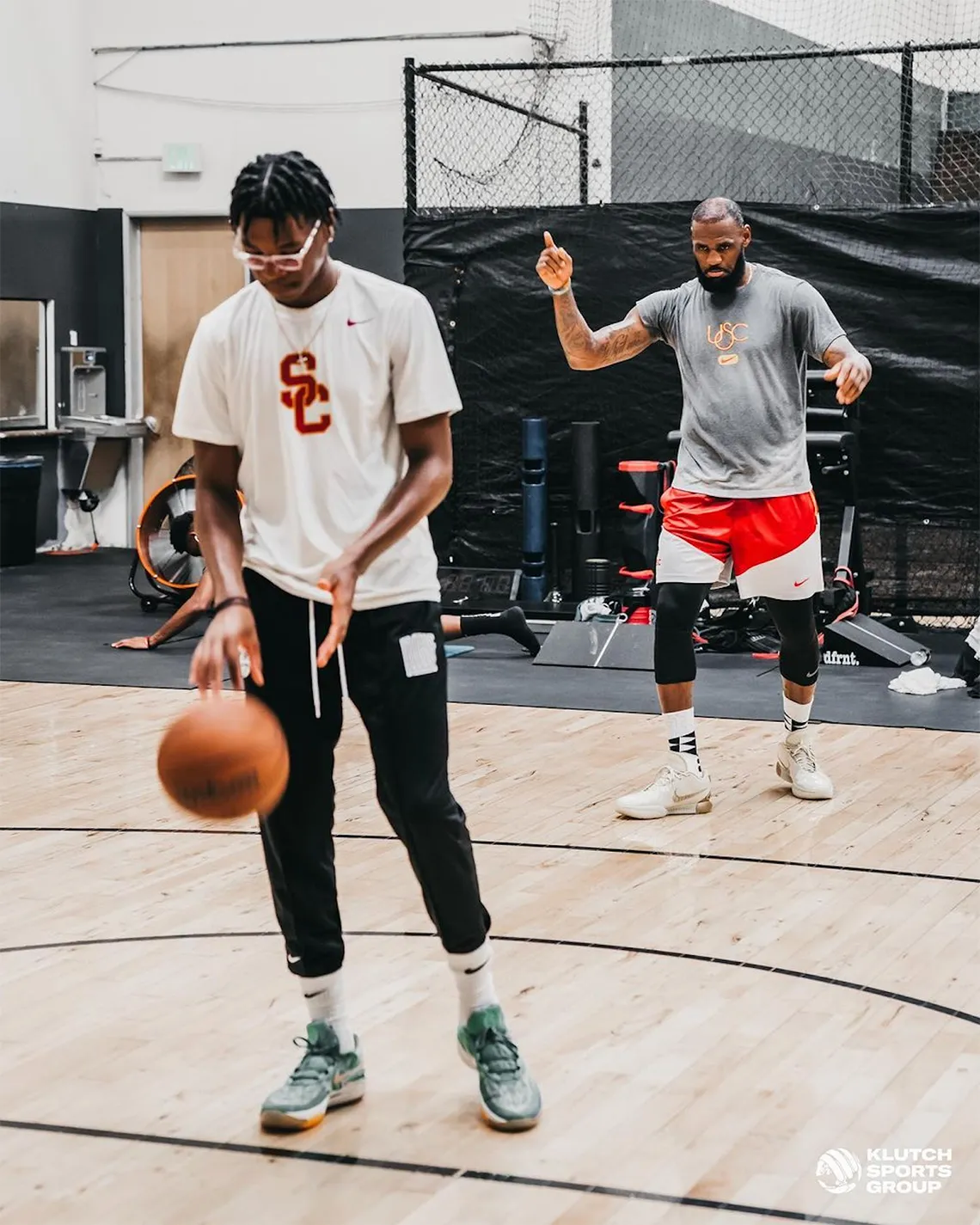 Hinh anh 5: LeBron James ra mat phien ban Nike LeBron 21 moi