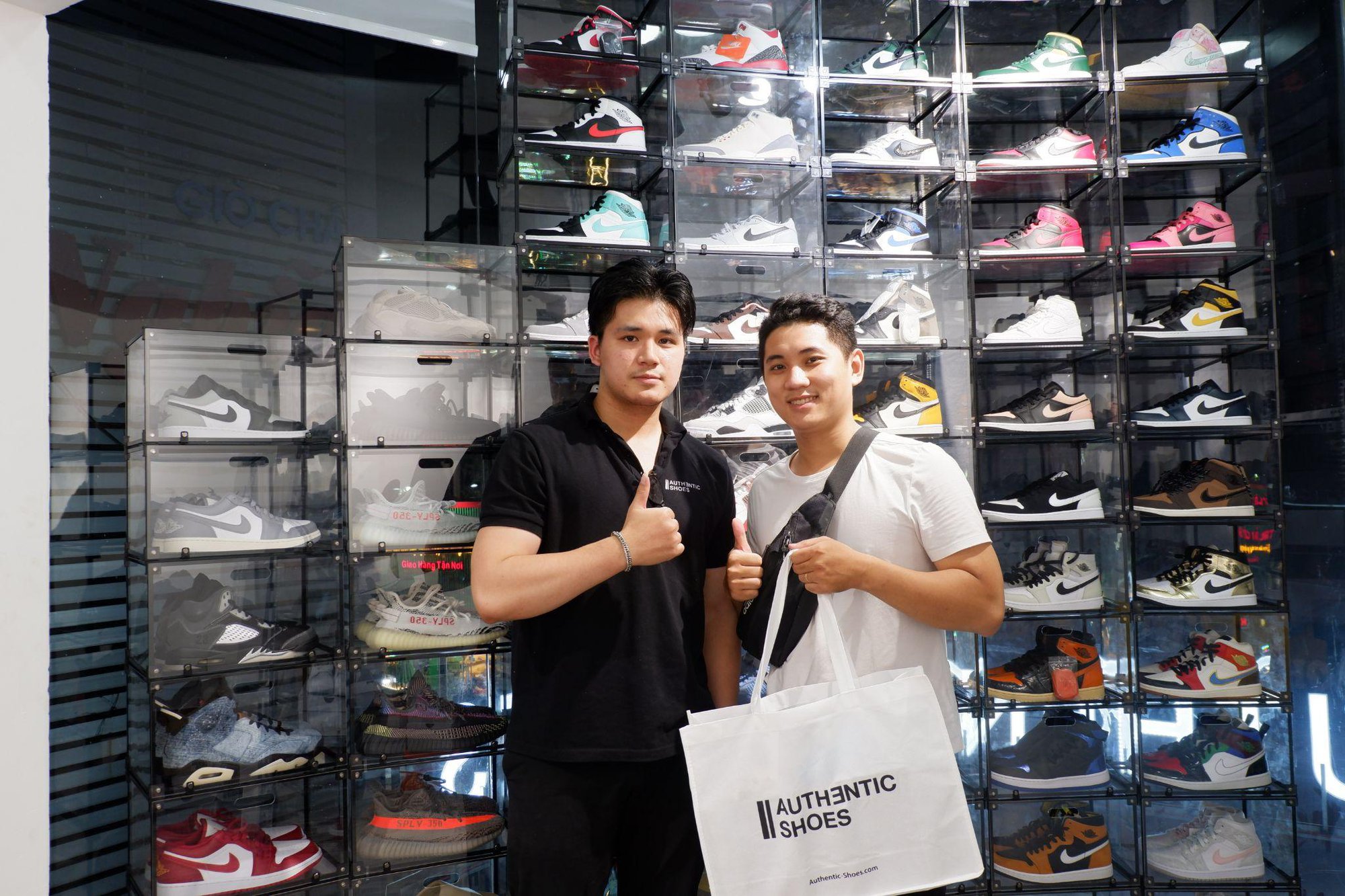 Top những cửa hàng giày Sneaker uy tín nhất tại Sài Gòn Hinh anh 1: Top nhung cua hang giay Sneaker uy tin nhat tai Sai Gon