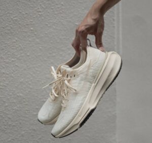 Giay Nike ZoomX Invincible Run 3 'Light Cream' DR2615-200