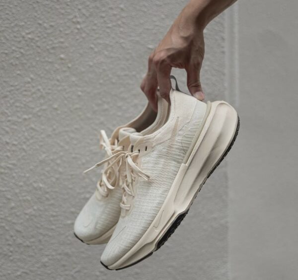 Giay Nike ZoomX Invincible Run 3 'Light Cream' DR2615-200