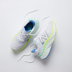 Giay New Balance Fresh Foam X More v4 'White Cobalt' WMORWT4