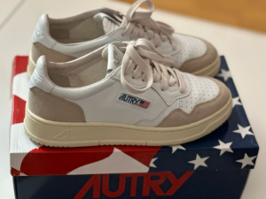 Giay Autry Medalist Low Leather Suede 'White' AULW-LS33