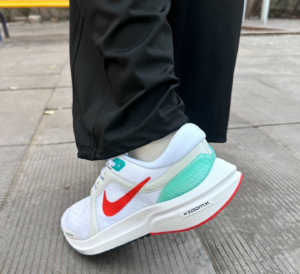 Giay Nike Air Zoom Vomero 16 'White Clear' DA7698-106