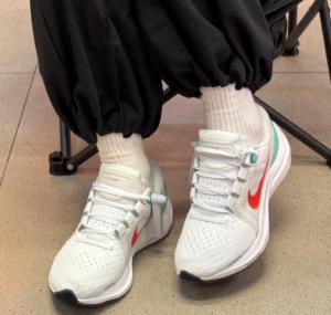 Giay Nike Air Zoom Vomero 16 'White Clear' DA7698-106