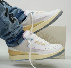 Giay Nike Air Jordan 2 Retro Low 'Look, Up In The Air' DX4401-146