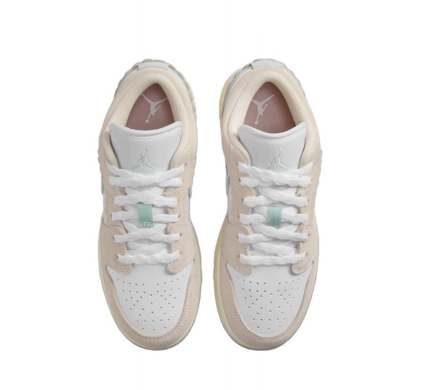 Giay Nike Air Jordan 1 Low SE GS 'Scalloped Edge' DZ5356-800